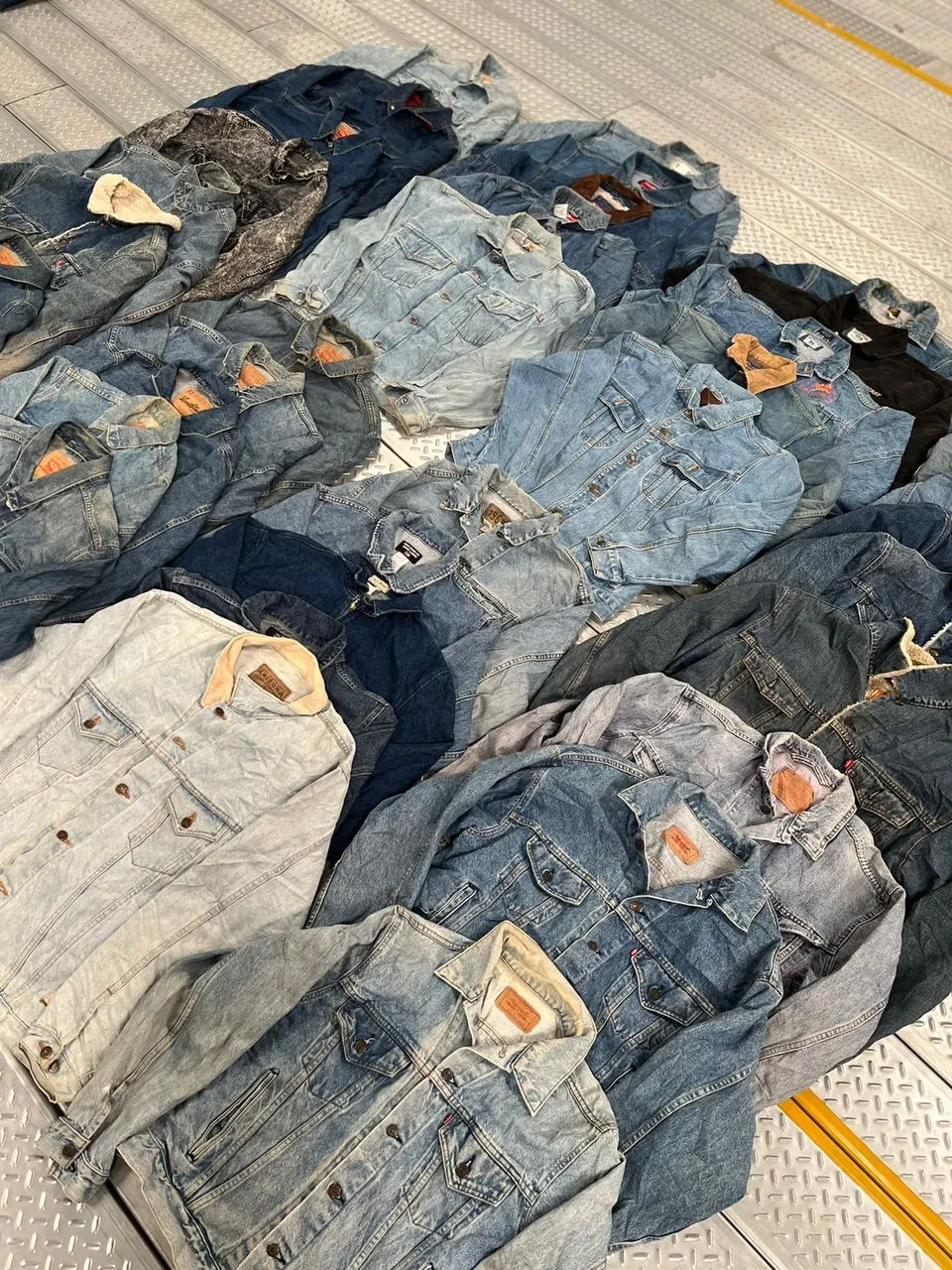 Vintage Denim Jackets 90’s All Mix Brands - 85 Piece